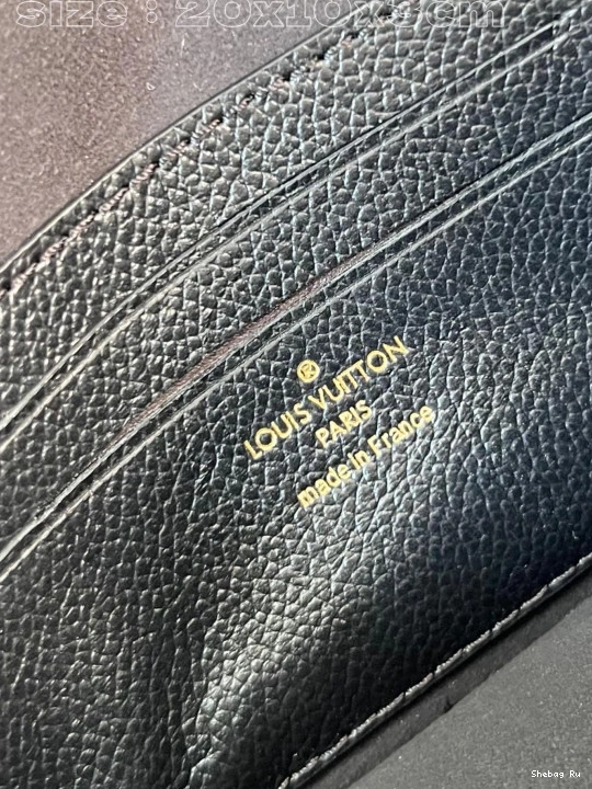 On Wallet Chain Lily LOUIS VUITTON 0729